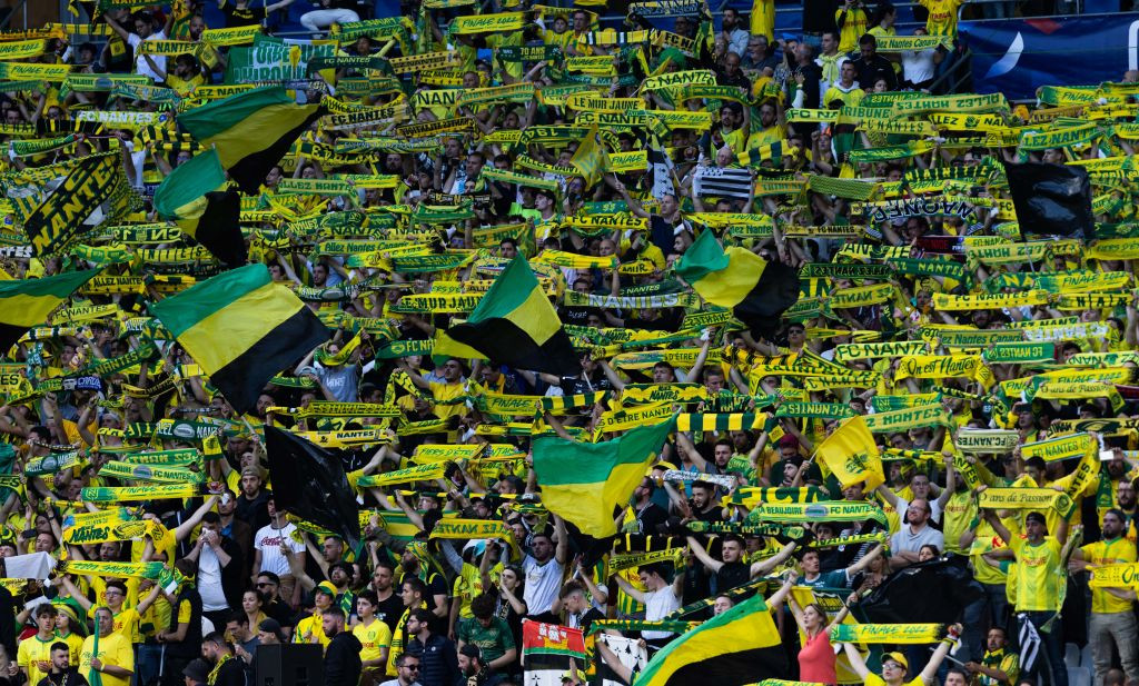 Haos în fotbalul francez. Un suporter a fost înjunghiat mortal înaintea meciului Nantes - Nice