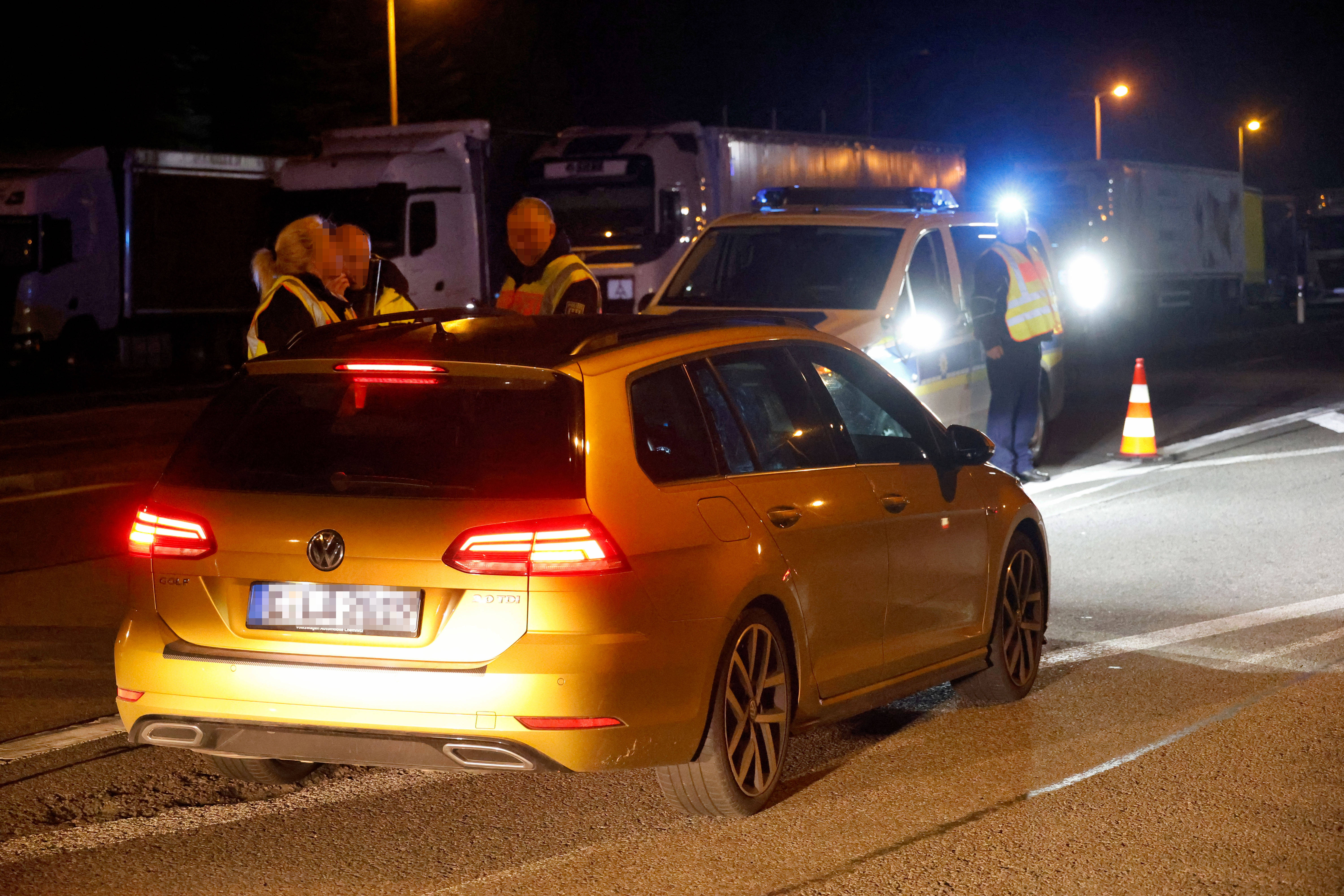 Polițiști împușcați în cap de un urmărit. Ofițerii polonezi sunt în stare critică