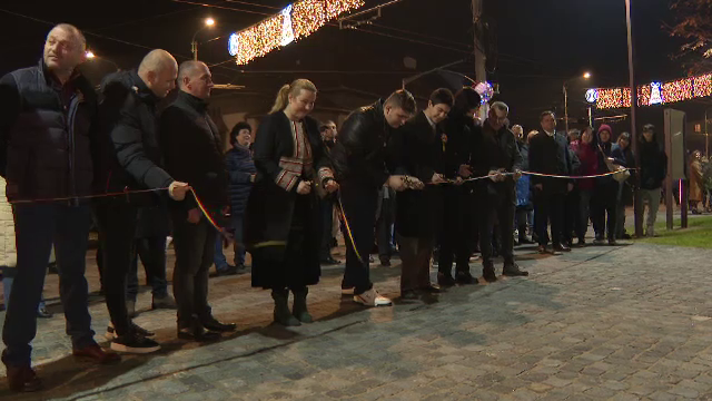 Parcul din Târgu Jiu, unde se află statuia lui Tudor Vladimirescu, inaugurat în weekend. Panglica a fost tăiată de olimpici