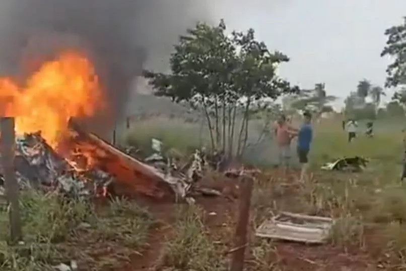 Un parlamentar și încă trei bărbați au murit după ce s-au prăbușit cu avionul la scurt timp după decolare, în Paraguay. VIDEO