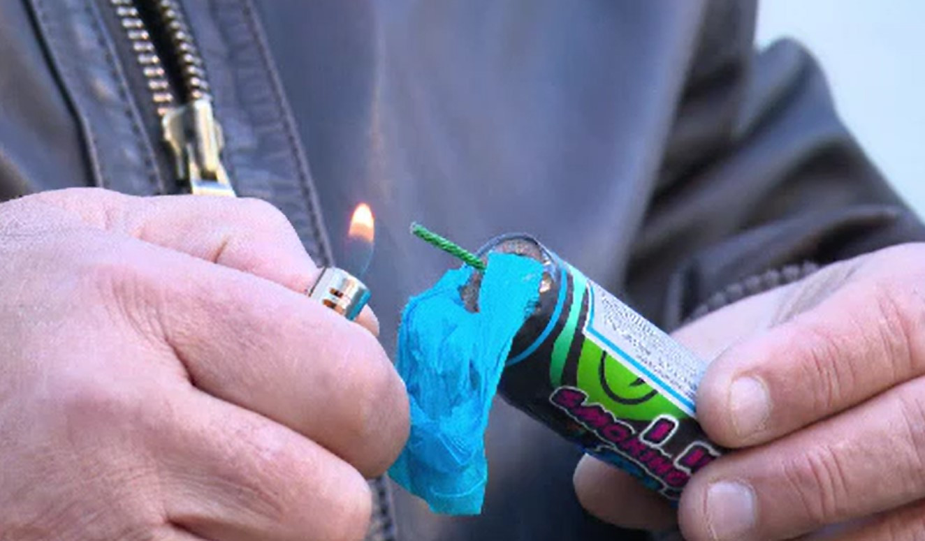 Bărbat din Iași, tatăl a trei copii, în stare gravă la spital, după ce a aruncat o petardă lângă o canistră cu benzină