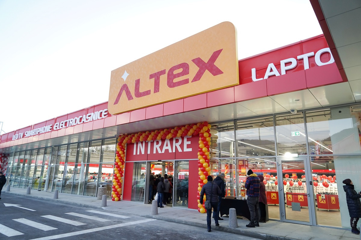 (P) Altex dă startul campaniei Black Friday de iarnă