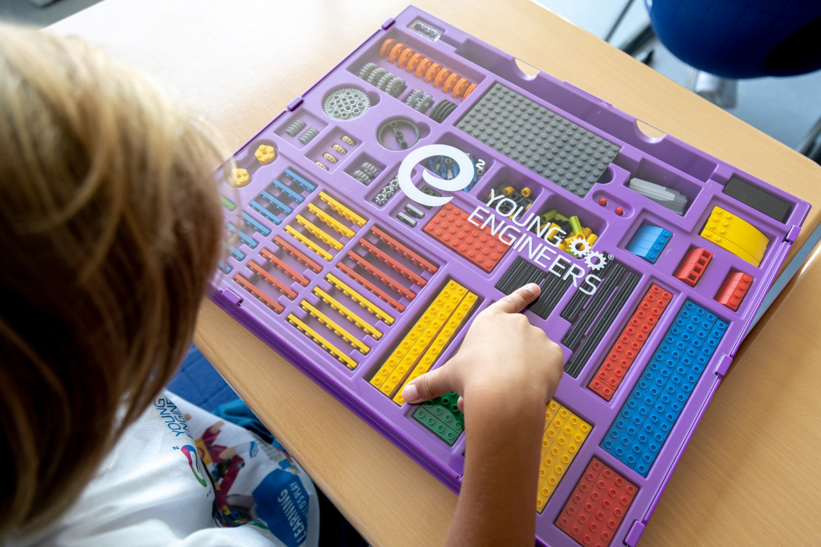 (P) Young Engineers, pionier al educației STEM pe plan international, acum și pentru copiii din România