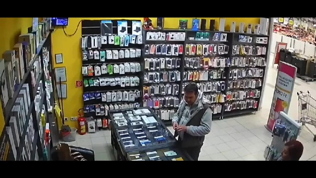 VIDEO. Imagini cu Cătălin Cherecheș în Budapesta, după ce a fugit din țară. Filmat într-un magazin de cartele