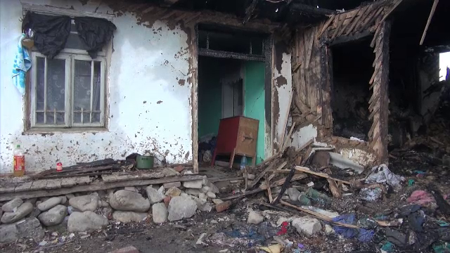 Destin tragic. O bătrână din Bacău a murit arsă de vie în propria casă, la doi ani după ce a fost salvată dintr-un incendiu