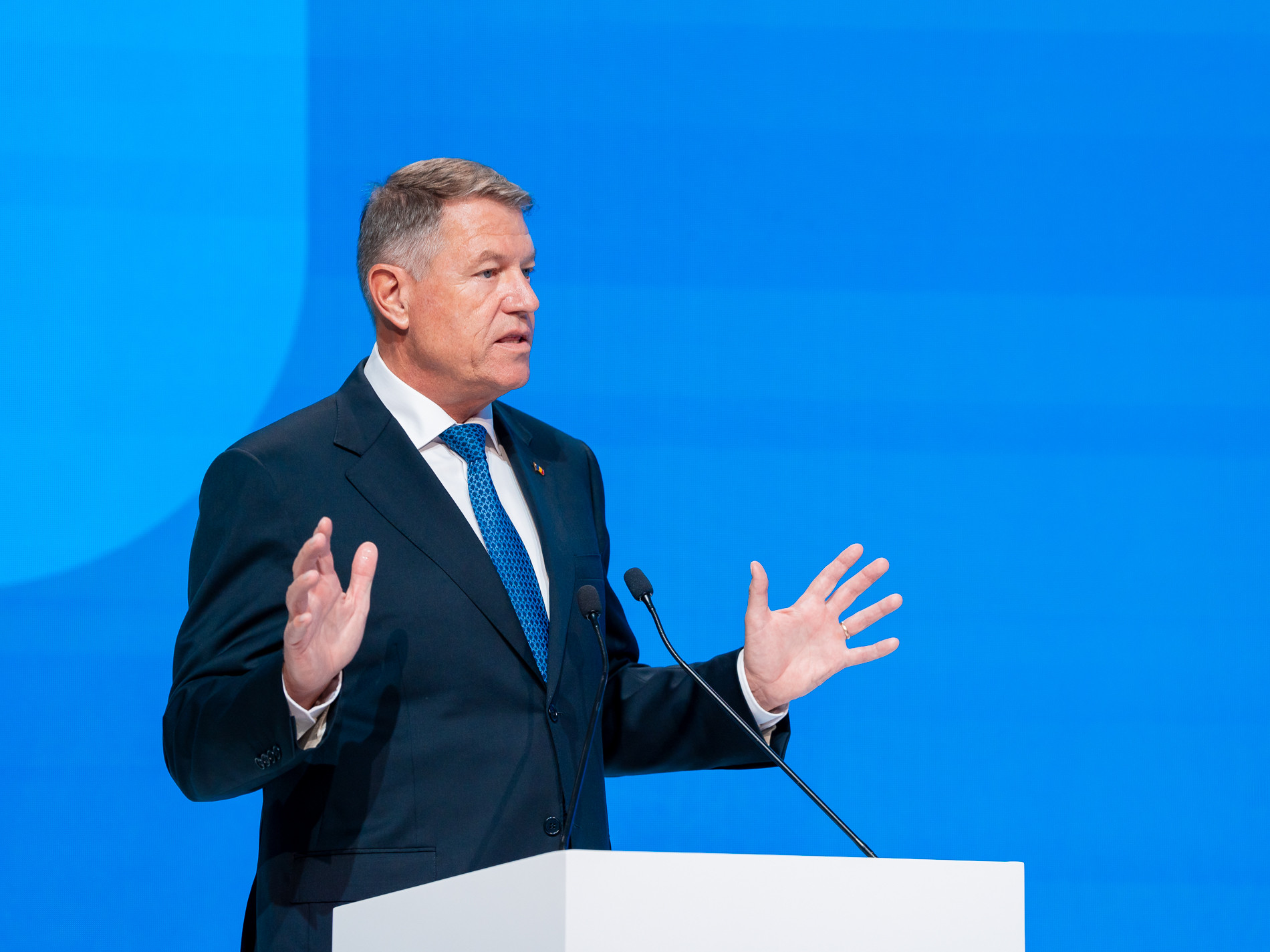 Preşedintele Klaus Iohannis a promulgat legea care interzice vânzarea băuturilor energizante către minori
