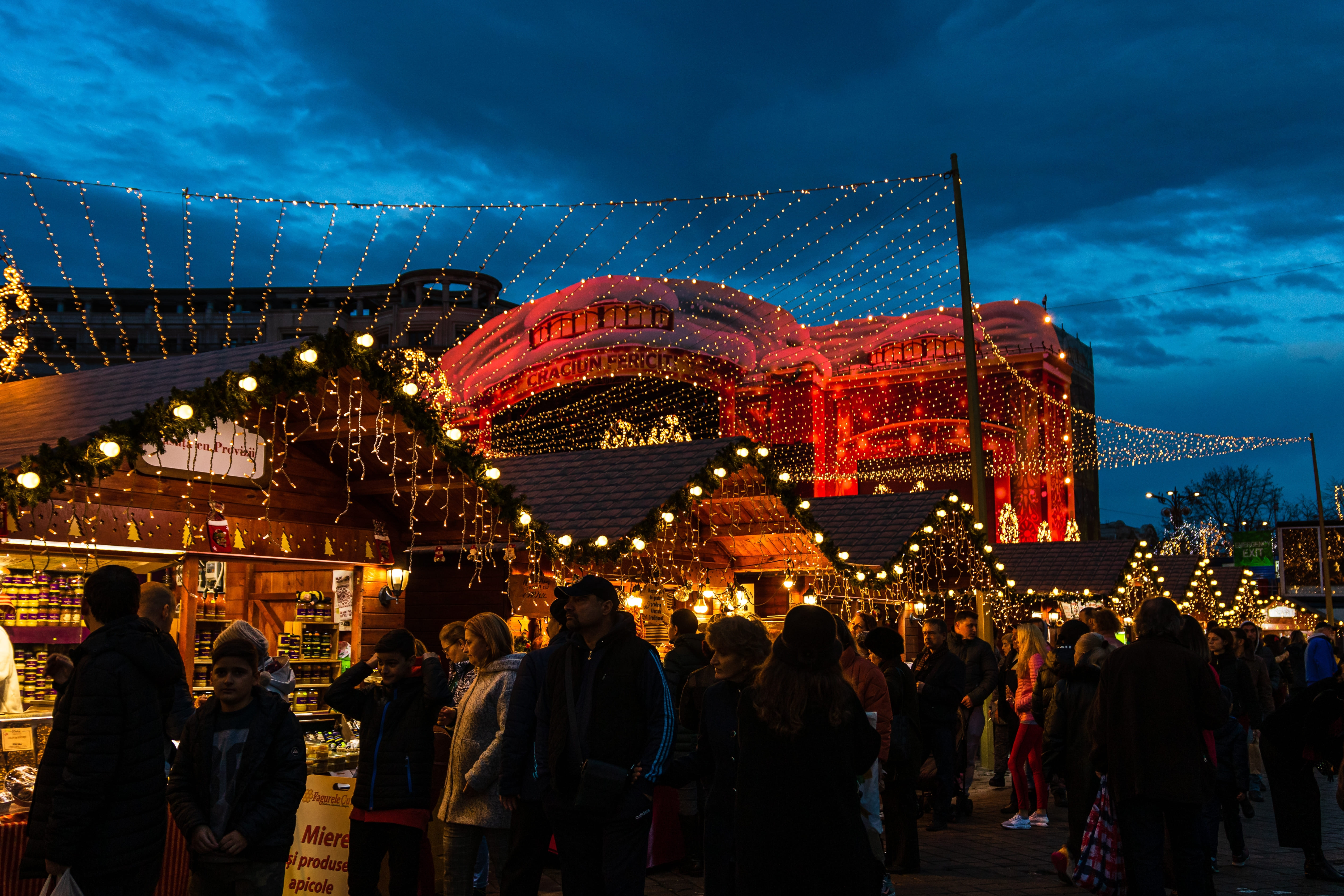 Prețul produselor de la târgul de Crăciun din București 2023. Cât costă să mănânci