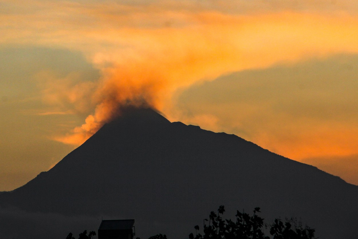 Bilanțul deceselor în urma erupției vulcanului Merapi din Indonezia a crescut la 22 de morți. O persoană este dispărută