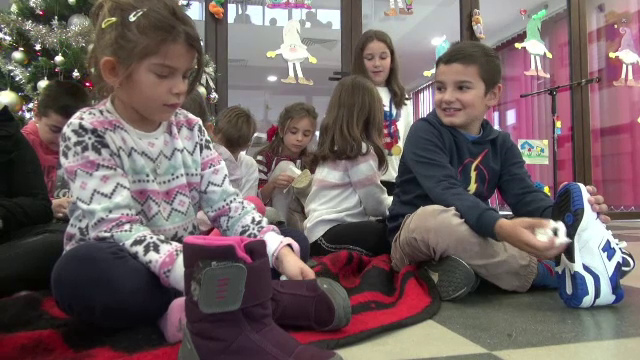 Moș Nicolae 2023. Copiii și-au lustruit ghetuțele, în speranța că dimineață vor găsi ce își doresc