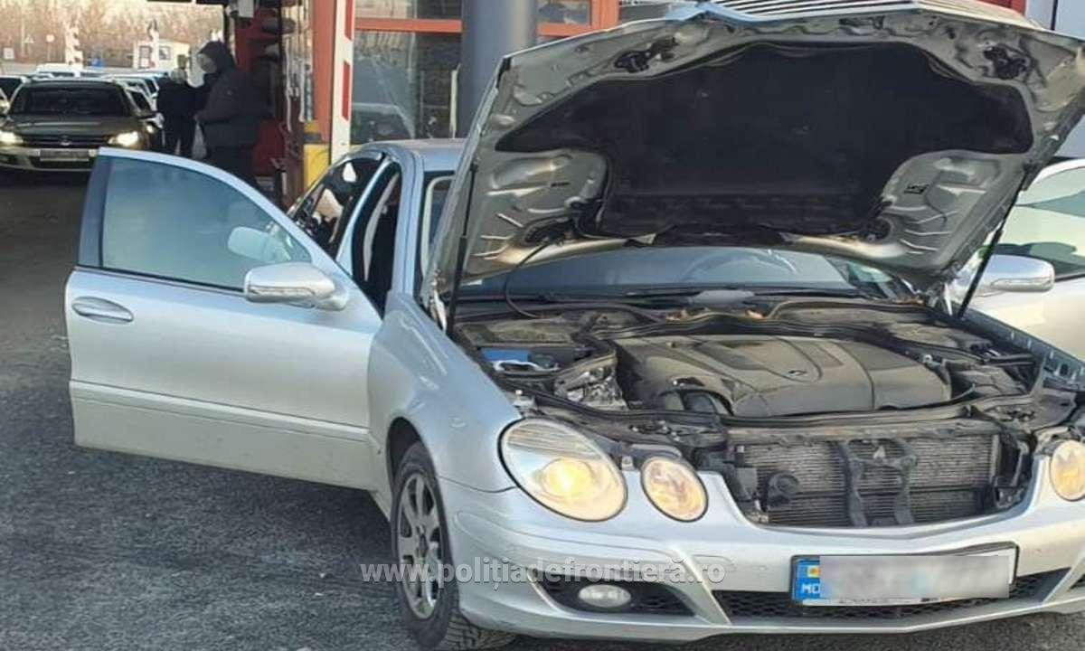 Un șofer a rămas fără mașină după un control la frontieră. Ce descoperire au făcut polițiștii
