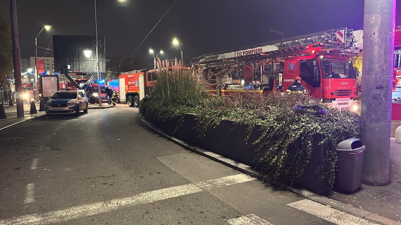 Incendiu la mall-ul Sun Plaza din București. Au intervenit cinci autospeciale de stingere