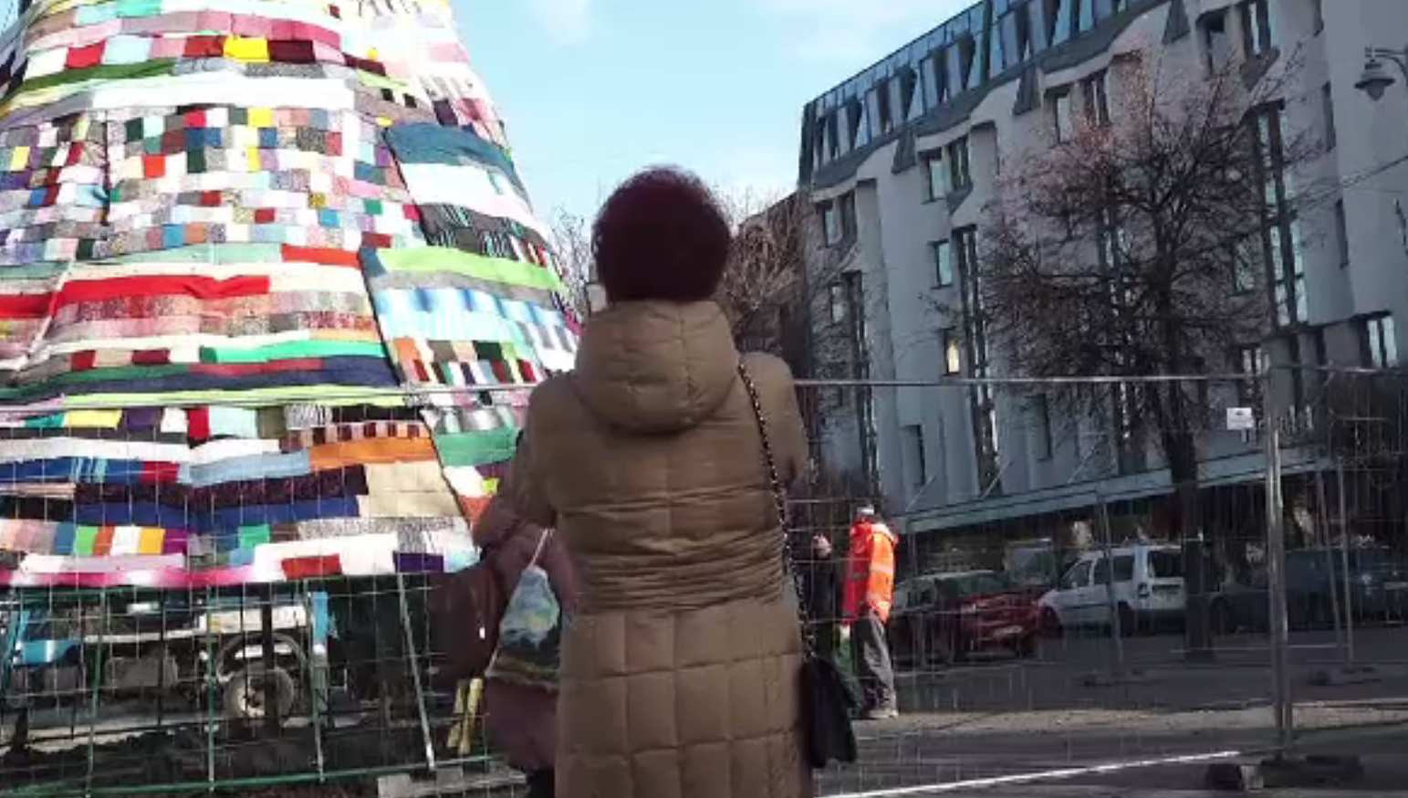 Bradul croșetat, atracția sezonului la Tg. Mureș. Uimitor din ce a fost realizat