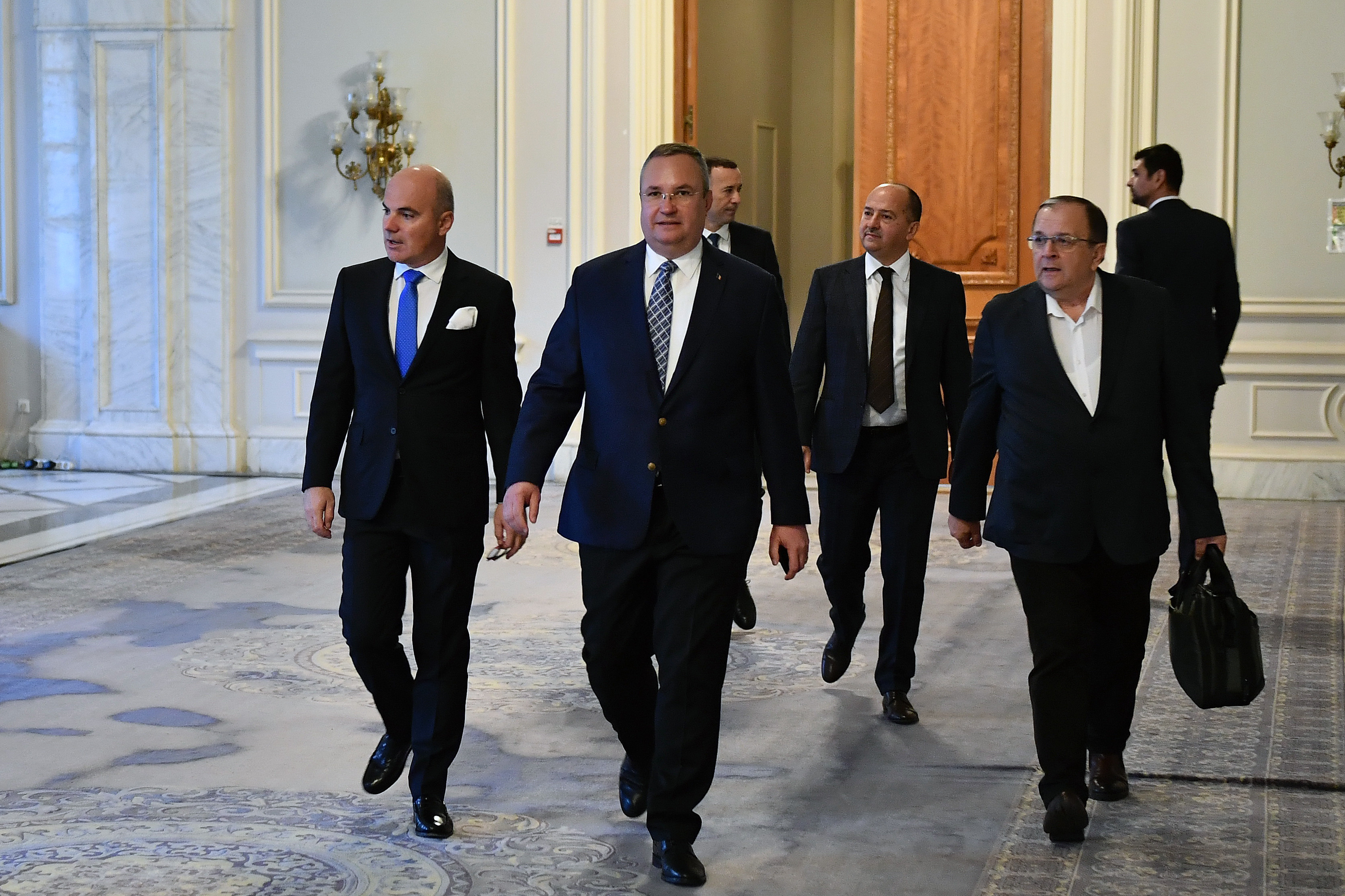 Surse. Liberalii vor ca majorarea salariilor profesorilor să ajungă la peste 50 % în august 2024, chiar înaintea alegerilor