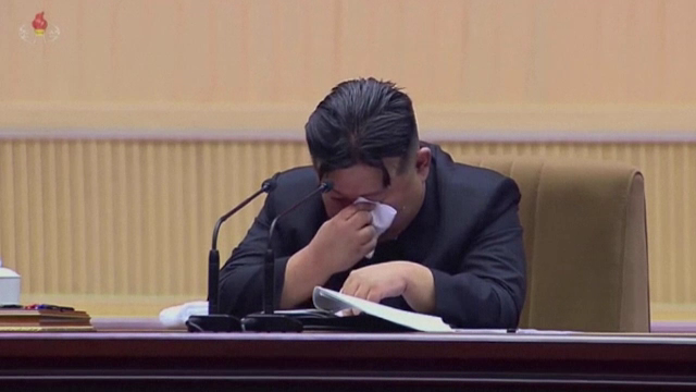 Emoționat, Kim Jong Un le-a cerut femeilor să pună umărul la creșterea natalității, la a 5-a Conferință Națională a Mamelor