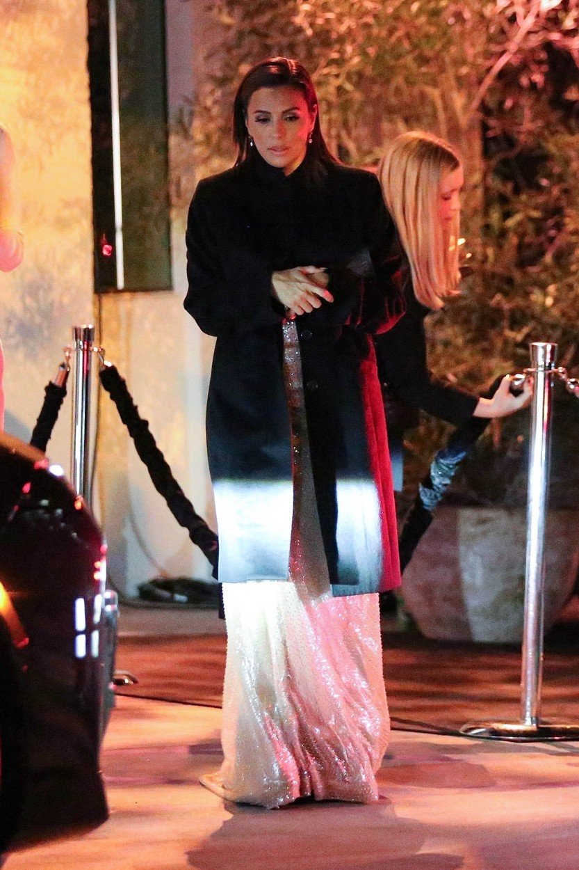 Eva Longoria, așa cum nu a mai fost văzută. Cum a fost surpinsă vedeta după ce a plecat de la un eveniment. GALERIE FOTO