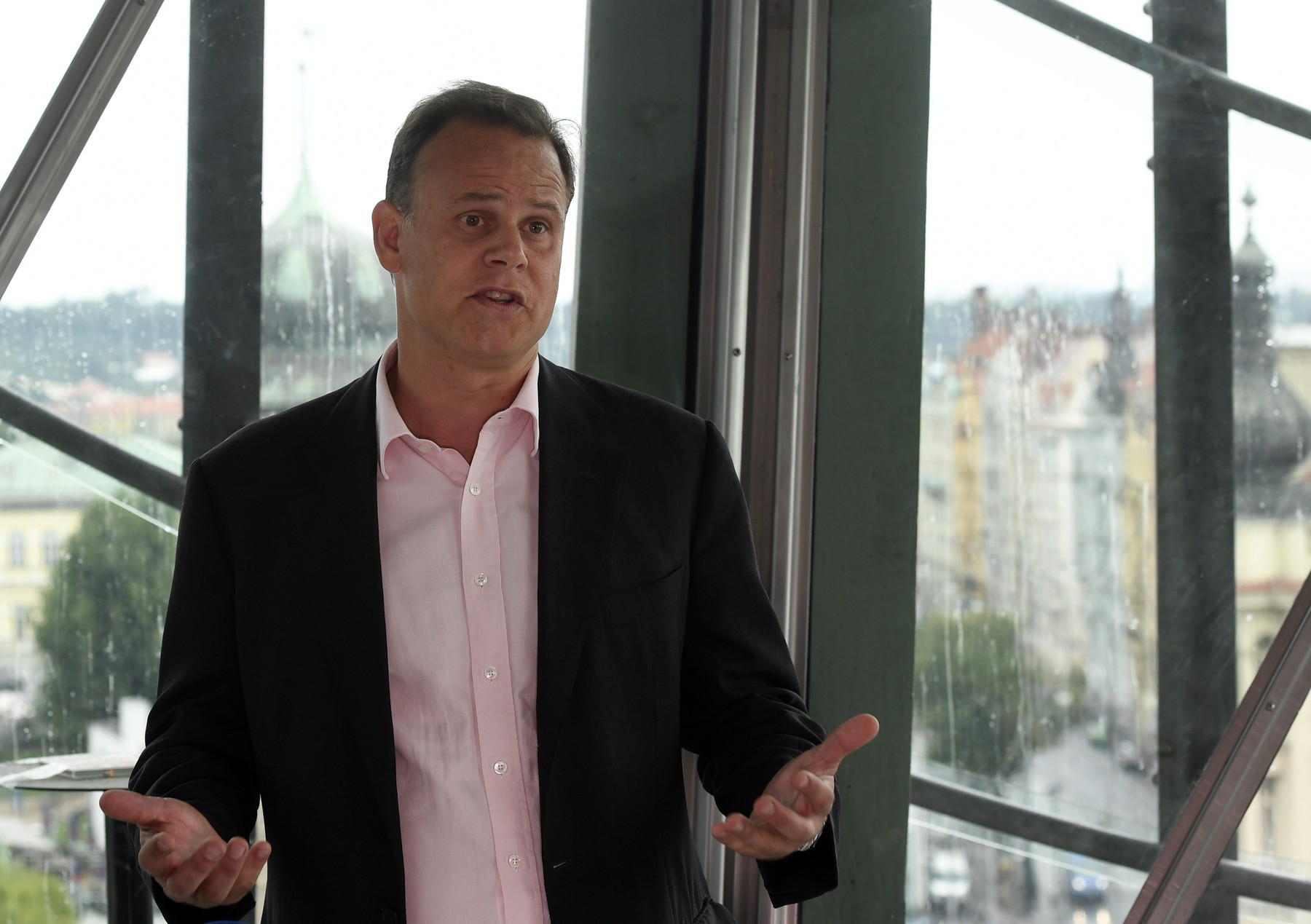 Cel mai tânăr fiu al prințului din Liechtenstein a murit subit, la 51 de ani