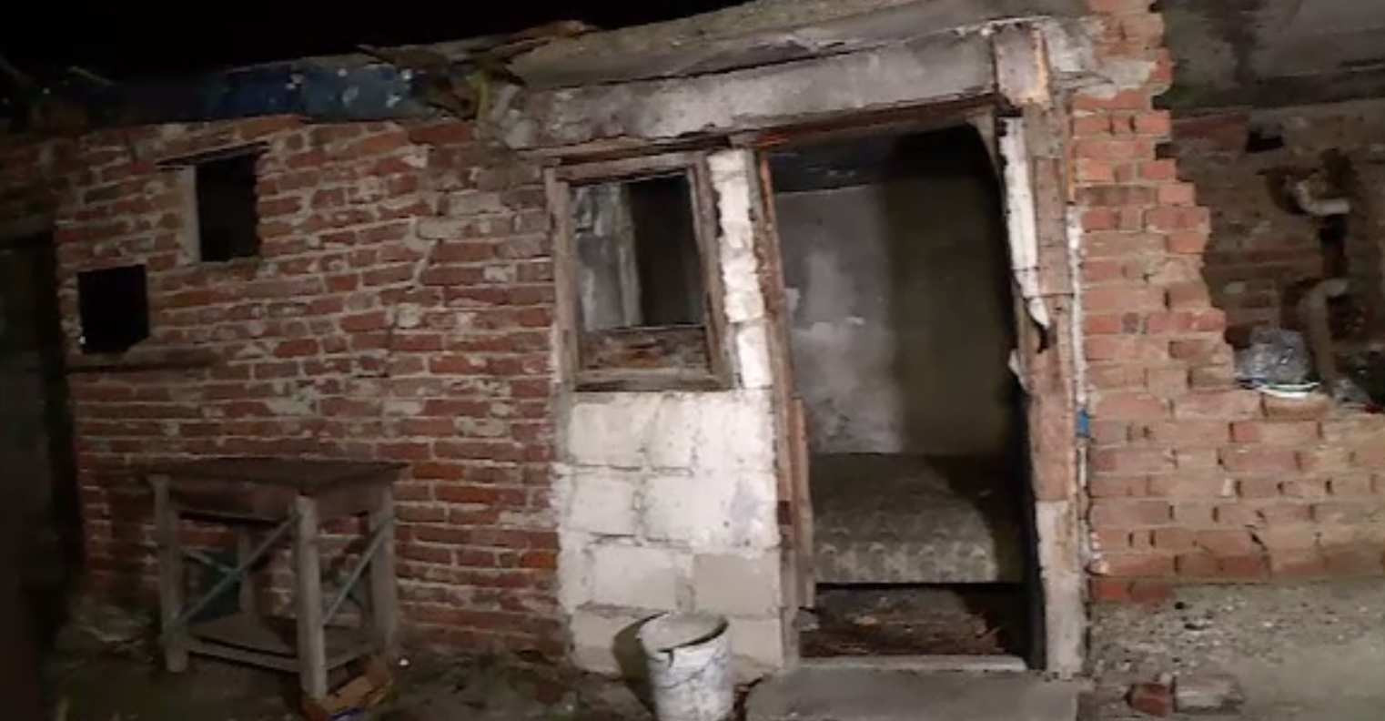 Individul care și-a decapitat prietenul își transformase casa în bar: „Criminalul avea pensie, ăstălalți nu aveau”