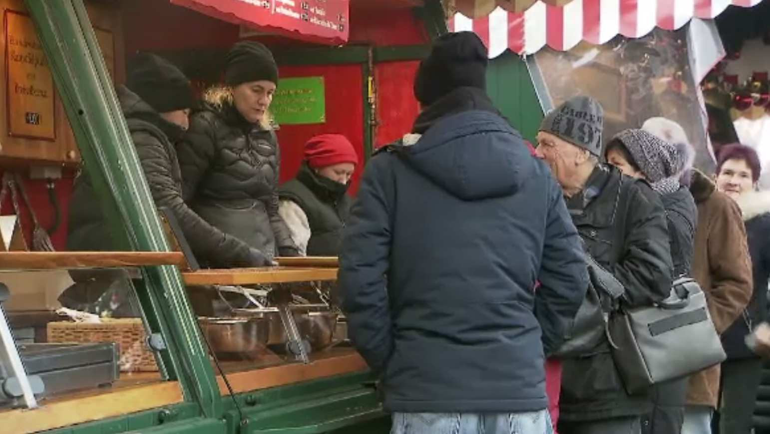 De ce târgurile de Crăciun din Germania se desfășoară într-o liniște absolută. Vizitatorii și comercianții sunt revoltați