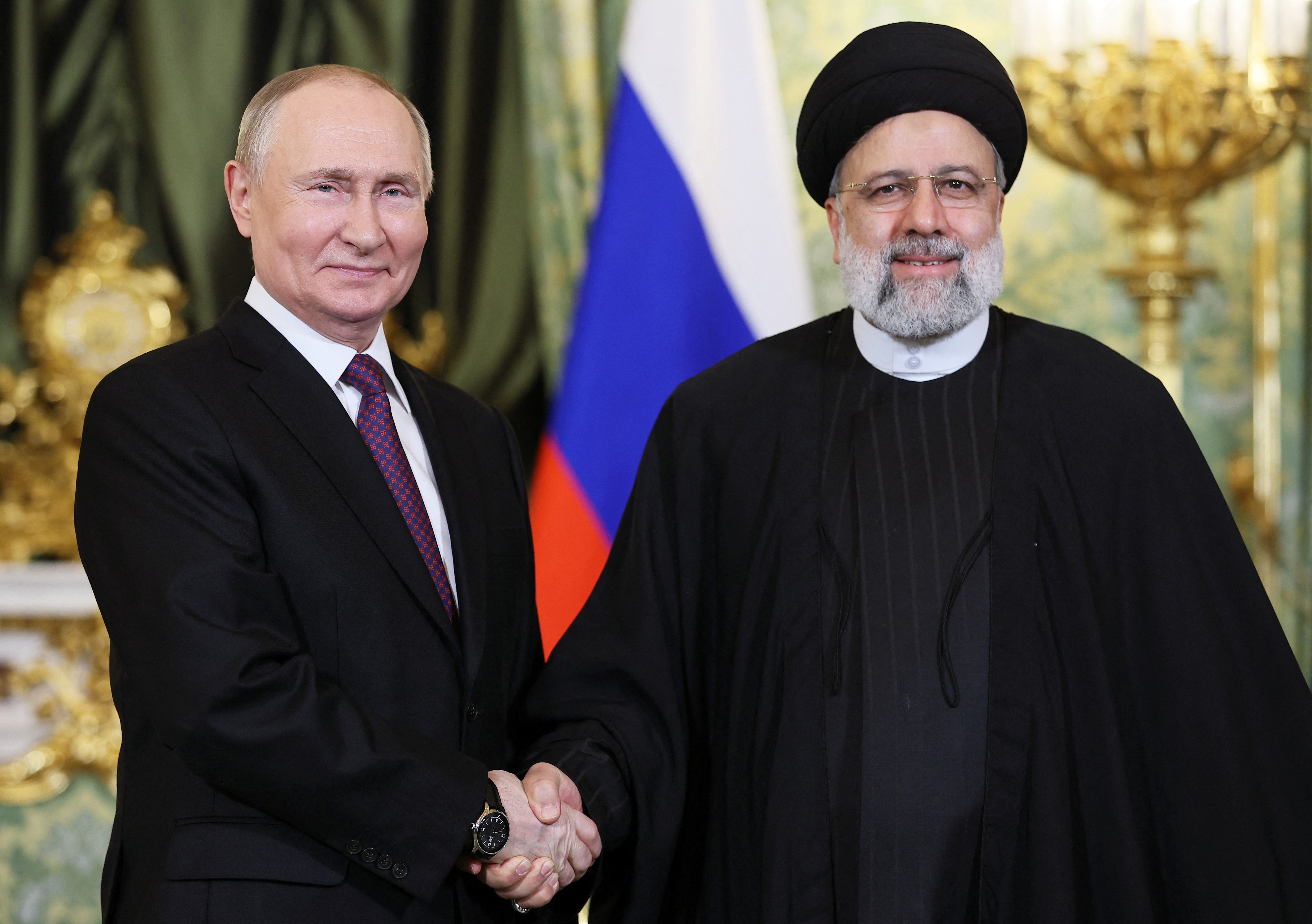 Putin elogiază relaţiile dintre Moscova şi Teheran în timpul primirii preşedintelui iranin Ebrahim Raisi la Kremlin