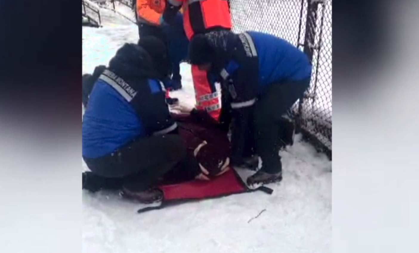 Femeie rănită la picior în Slănic Moldova, ajutată de jandarmii montani