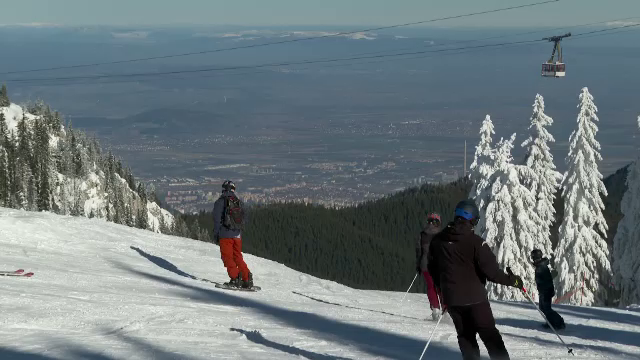 Cât costă acum un weekend la Brașov, cu cazare, mese la restaurant, schi și alte distracții. Mulți nu își permit