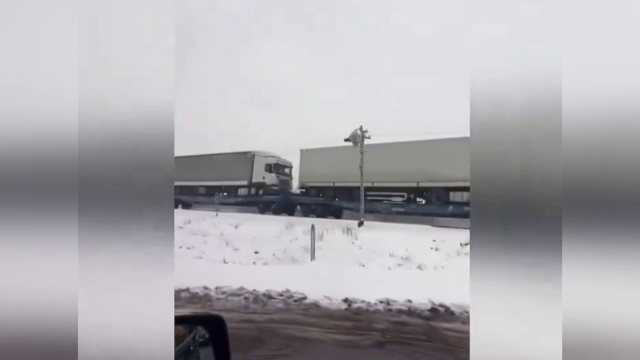 Ucraina trimite camioane pe calea ferată, pentru a evita blocajele de la frontiera cu Polonia