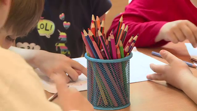 Dezastrul de la testele PISA: elevi puși să repete mecanic și părinți care plătesc tot, deși învățământul e gratuit