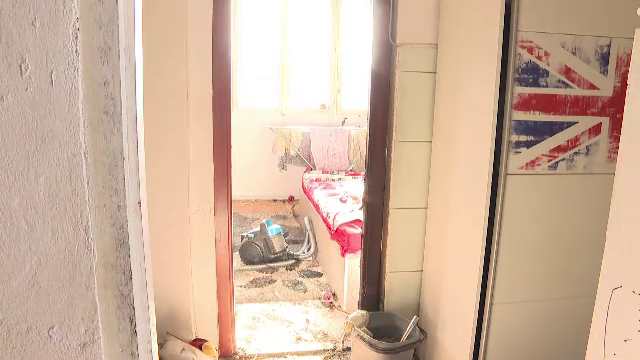 O familie a ajuns la spital în urma exploziei dintr-un bloc din Timiș. O fetiță are arsuri de gradul 2 și este intubată