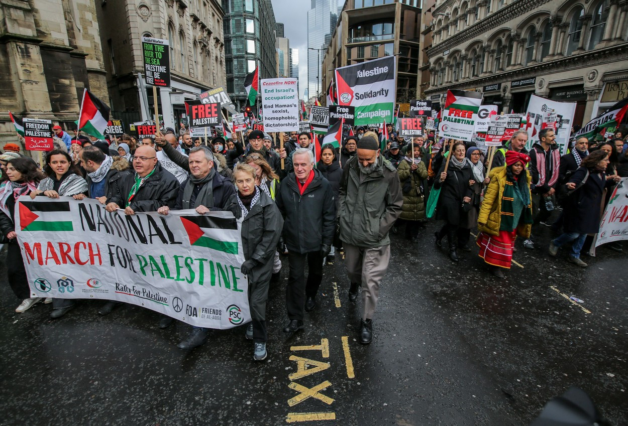 Proteste la Londra. Mii de persoane au manifestat în sprijinul palestinienilor. GALERIE FOTO