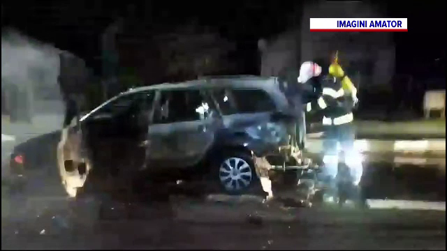 La un pas de tragedie. Mașina în care se aflau doi soți din Vâlcea și copilul lor de 8 ani a luat foc în mers