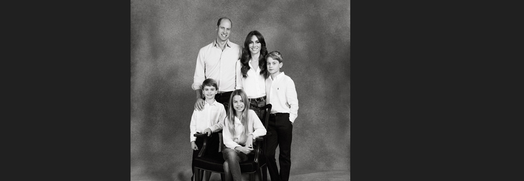 Familia regală britanică a publicat fotografia pentru felicitările de Crăciun. Ce este diferit la imaginea din acest an