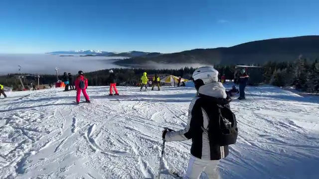 Weekend la munte: Două zile pline de aventură și distracție - schi, târguri de Crăciun și vin fiert