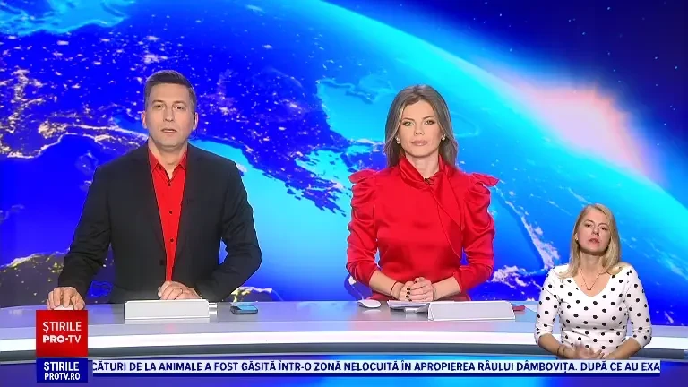 La un pas de tragedie. Mașina în care se aflau doi soți din Vâlcea și copilul lor de 8 ani a luat foc în mers