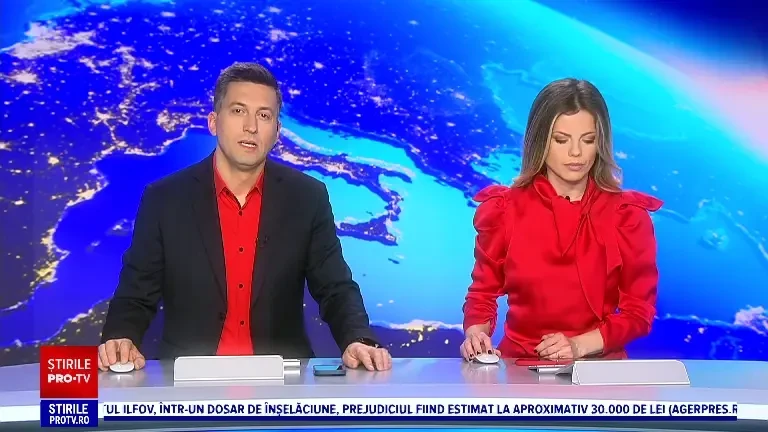 Ce au folosit activiștii de mediu pentru a colora în verde fluorescent apa din Veneția