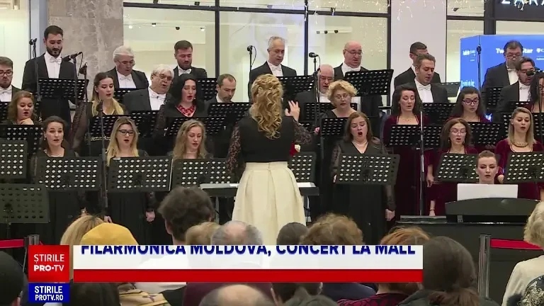 Spectacol inedit al Corului Filarmonicii Moldova într-un mall din Iași. Mii de oameni s-au bucurat de colinde