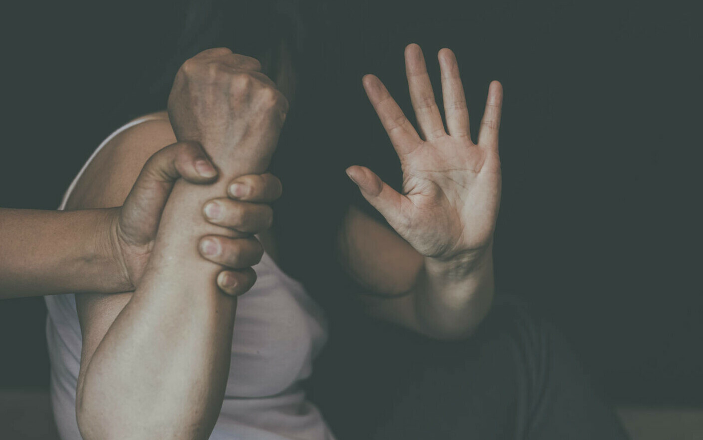 O nouă legislaţie europeană pentru combaterea violenței la adresa femeilor. Violul a fost exclus de pe listă