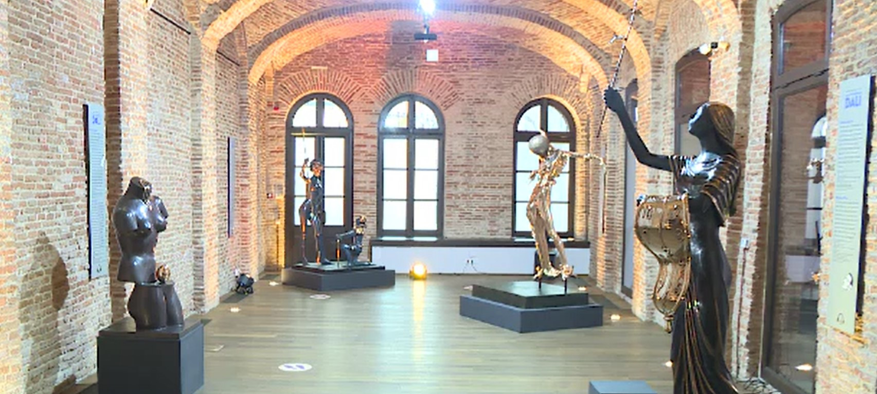 "Universul lui Salvador Dali" a ajuns în București, într-o expoziție estimată la 30 de milioane de euro