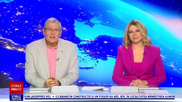 O balenă cu cocoașă s-a apropiat de uscat, pe o plajă din Australia. Salvamarii le-au cerut oamenilor să vină la mal