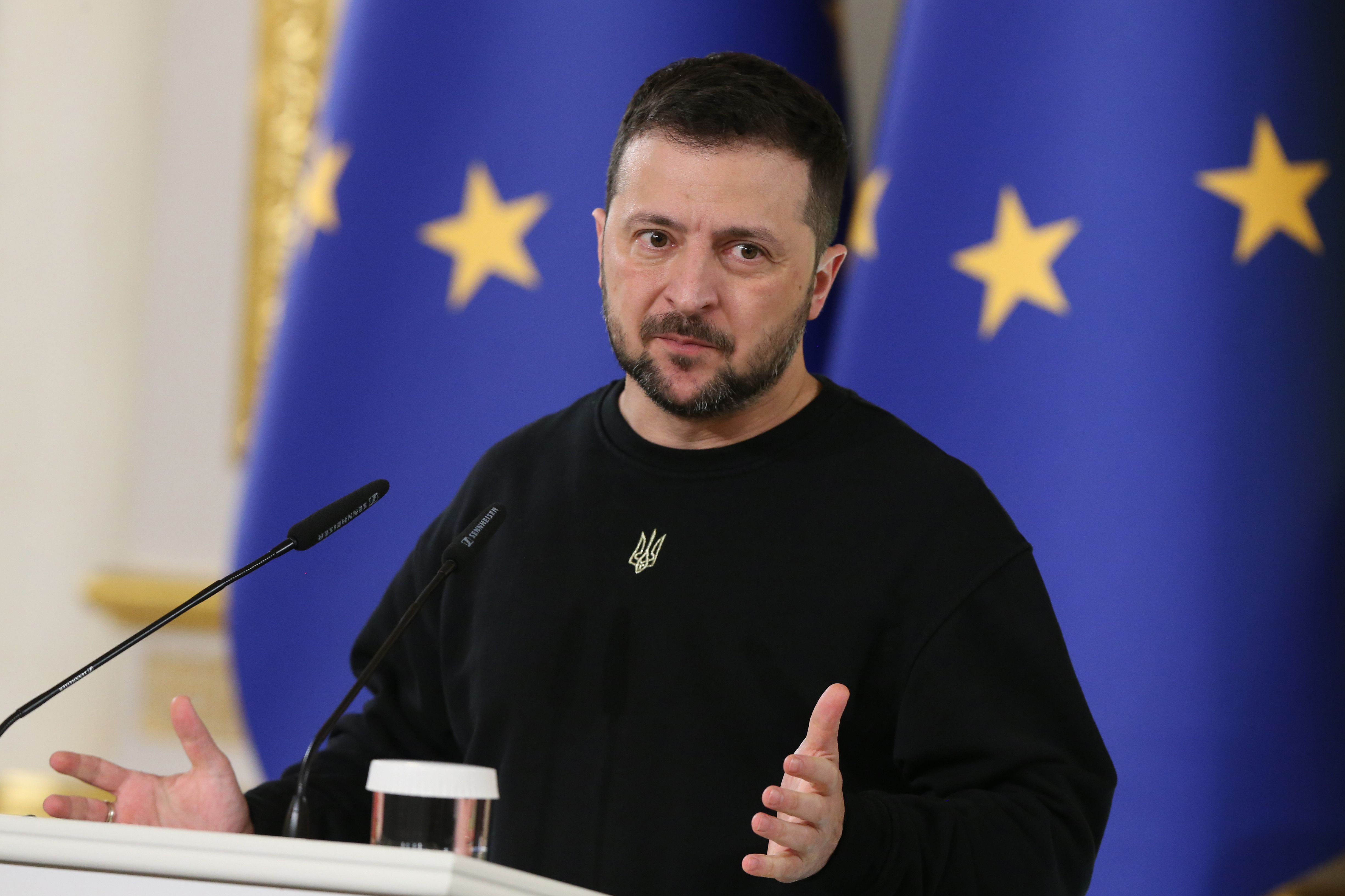 Presa ucraineană: Zelenski cere extinderea legii marțiale și a mobilizării pentru încă 90 de zile