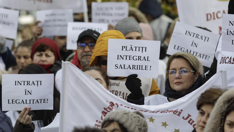 Un nou protest al poliţiştilor la Ministerul Finanţelor, din cauza salariilor și a majorării de doar 5%
