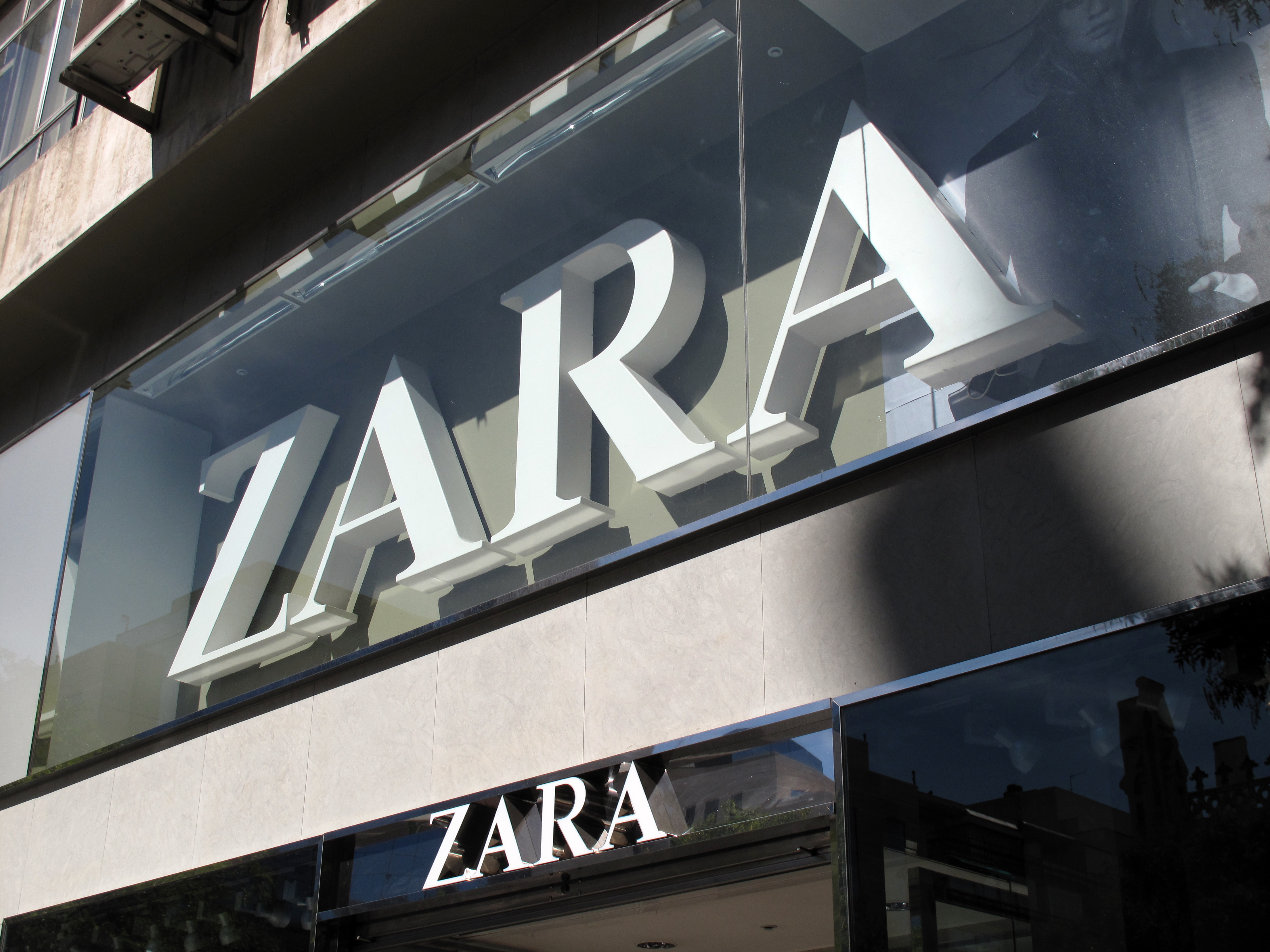 Zara, în centrul unui scandal de proporții din cauza ultimei campanii publicitare. „Seamănă cu imaginile din Fâșia Gaza”