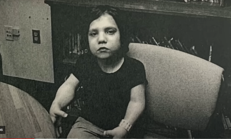 Răsturnare de situație în cazul piticei care s-a prefăcut a fi o fetiță de 6 ani. Ar fi încercat să-și ucidă familia adoptivă