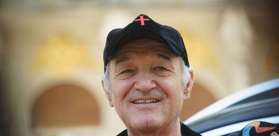 Gigi Becali a făcut "pana prostului" la volanul unui Rolls Royce. Cum a reușit patronul de la FCSB să iasă din încurcătură