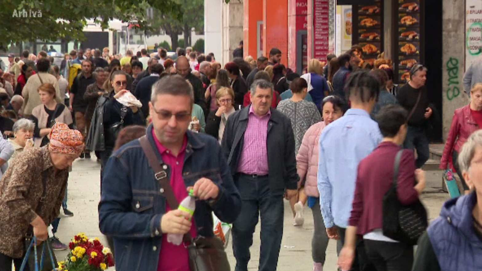 Care este cel mai sărac județ din România. Oamenii se uită cu jind la tarabele cu bunătăți