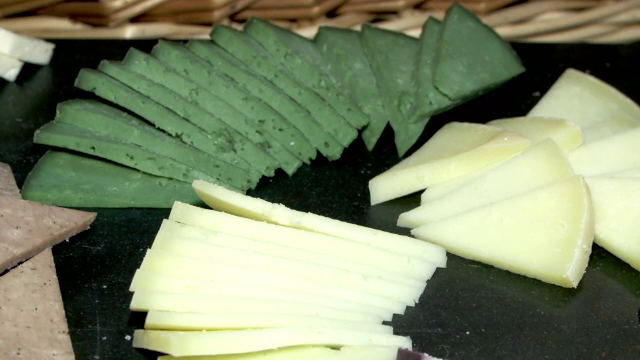 Brânzeturi din coji de fructe și legume, soluția găsită de o echipă de studenți din Iași pentru a combate risipa alimentară