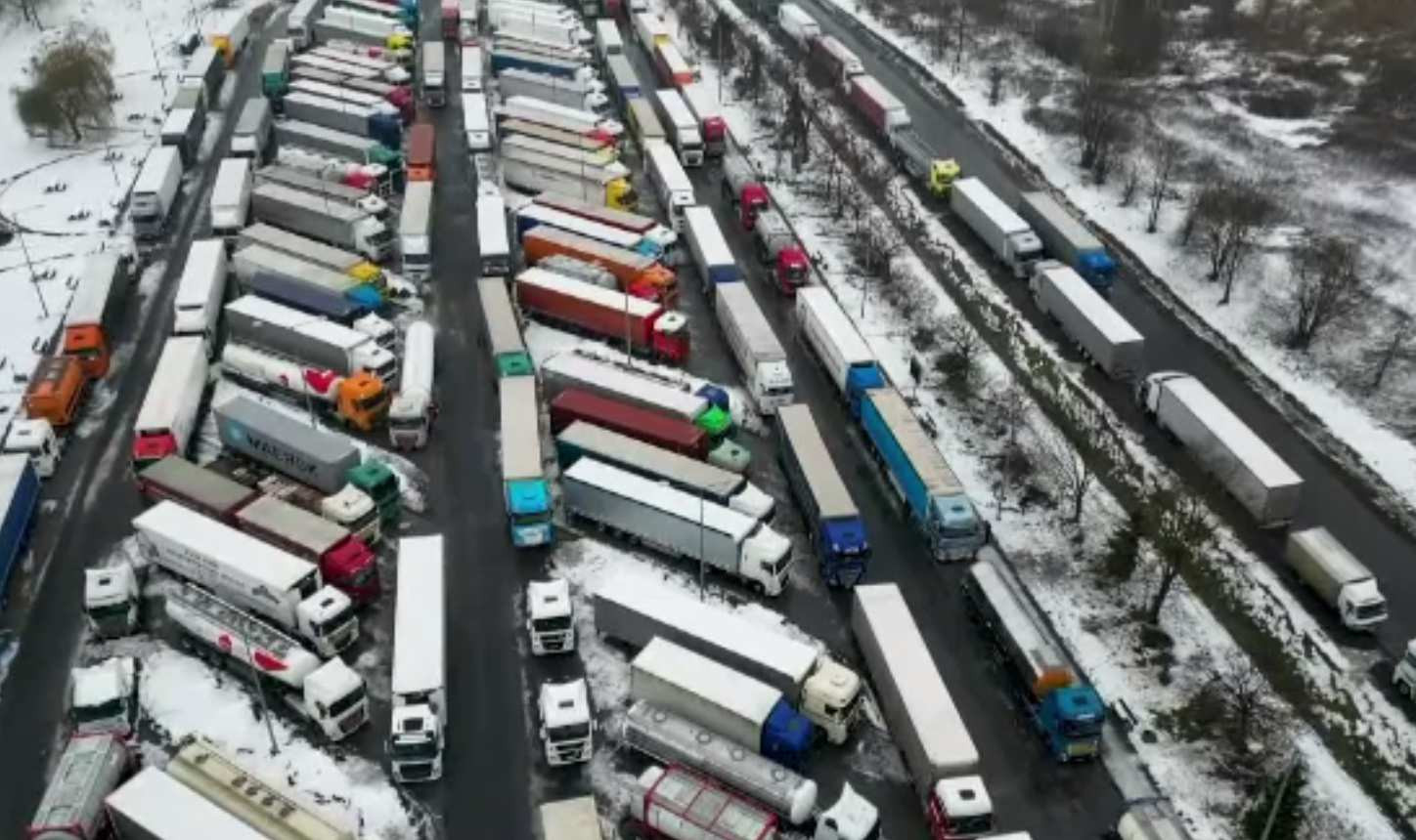 Transportatorii polonezi au câștigat la tribunal dreptul de a protesta împotriva abuzurilor șoferilor de TIR ucraineni