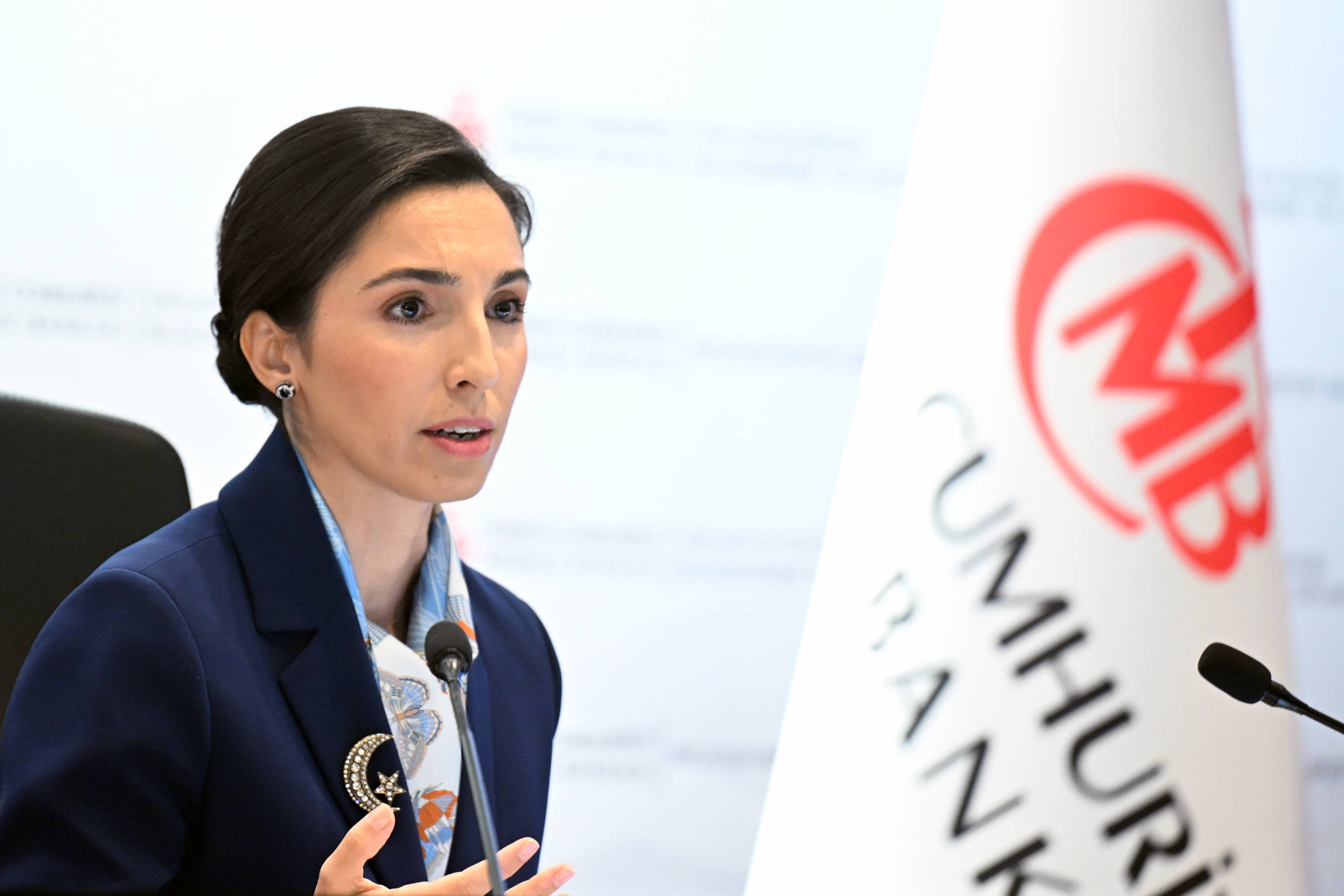 Măsură radicală la banca centrală a Turciei: inflația explozivă a făcut-o pe guvernatoare să se mute înapoi la părinți