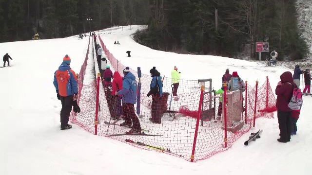 Stațiunile de pe Valea Prahovei în care se poate schia în această perioadă. Cât costă o noapte de cazare de Sărbători