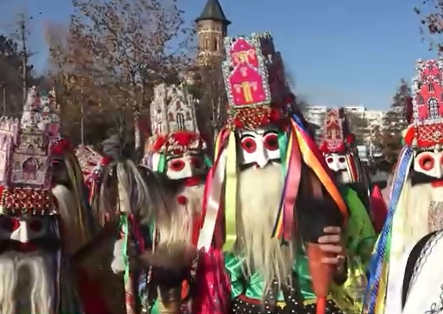 Festival de datini și obiceiuri de iarnă la Iași. Sute de oameni au participat la spectacolul de sezon