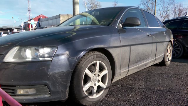 VIDEO. Primele imagini cu mașina furată în care se afla Marius Budăi când a fost oprit la vamă